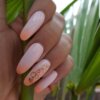 Nail Art roze gelpolish met pigment en art
