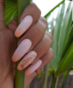 Nail Art roze gelpolish met pigment en art