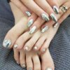 Nail Art - Zilveren nagels met diamant