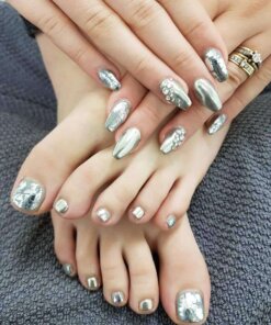 Nail Art - Zilveren nagels met diamant