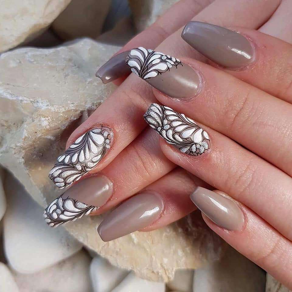 Nail Art Bruin witte bladeren Nail Inspiratie - NailArt4All