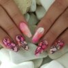 Nail Art - Witte gelpolish met roze pigmenten en stempel