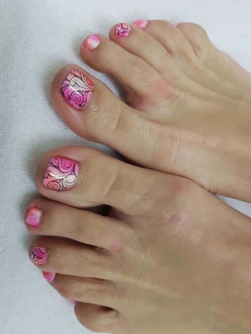 Nail Art - Witte gelpolish met roze pigmenten nagel